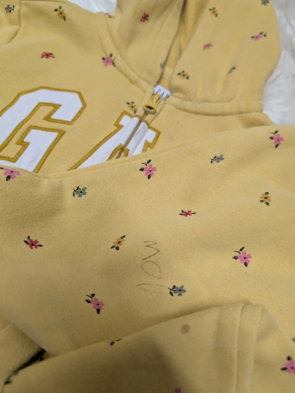 GAP soft yellow